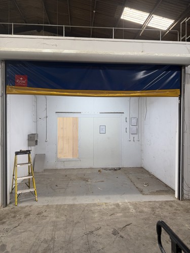 Automatic indoor shutter door - indoor,
